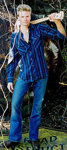 Davey T Hamilton with banjo