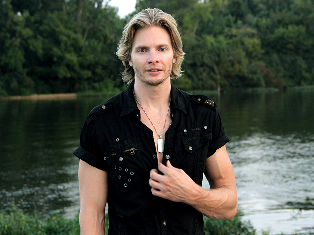 Davey T Hamilton Brown Wallpaper