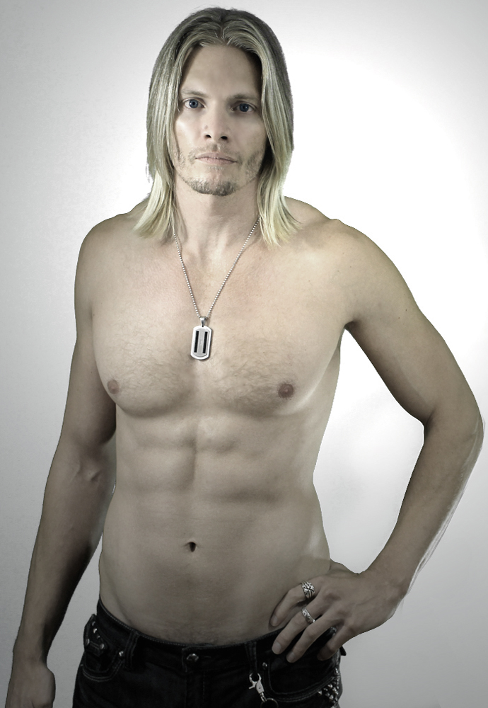 Davey T Hamilton abs posing